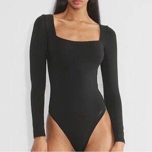 Aritzia Squareneck contour bodysuit
